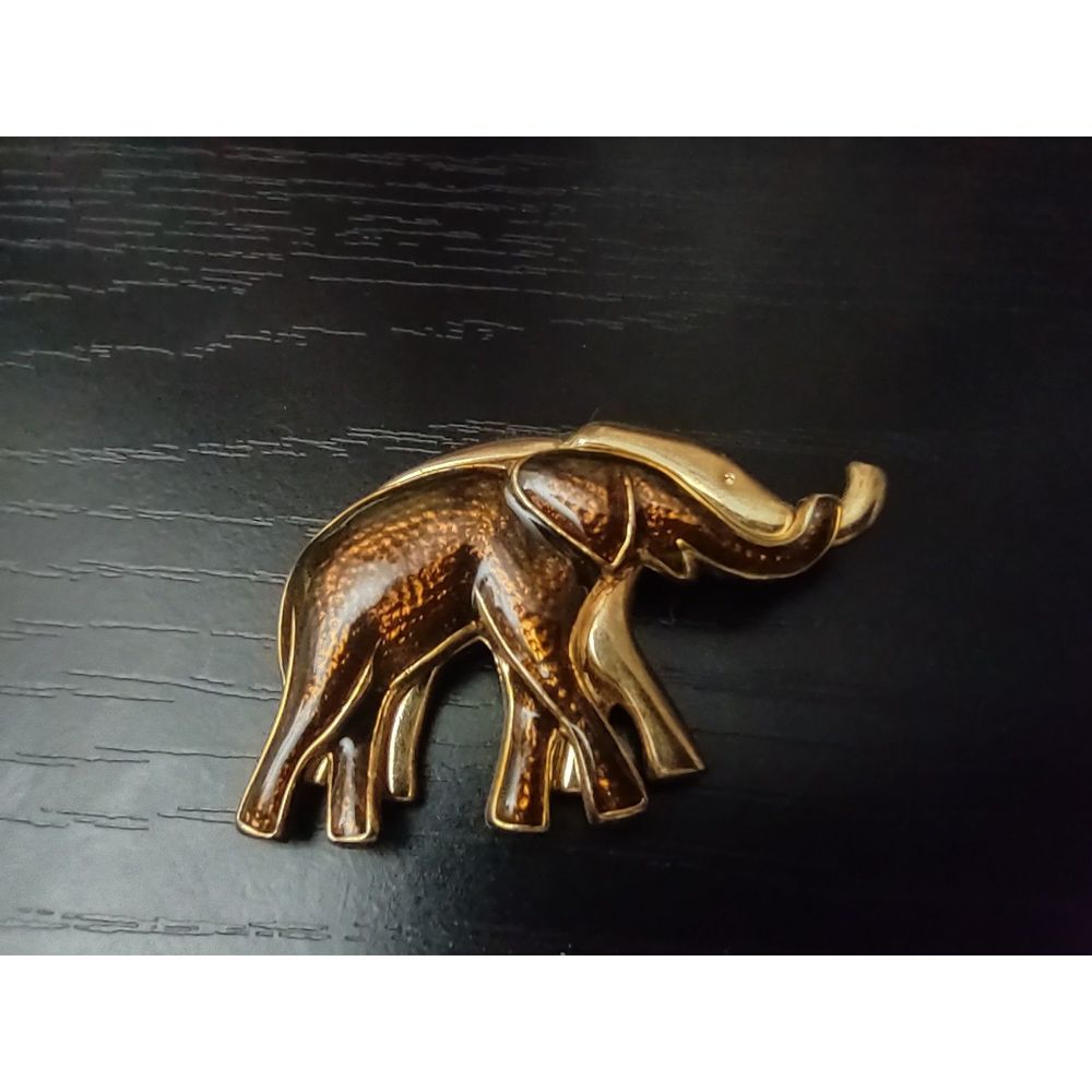 Double Elephant Couples Gold Tone and Enamel Brass Pin